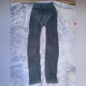 Alo Seamless High-Waist 7/8 Limitless Open Air Leggings small